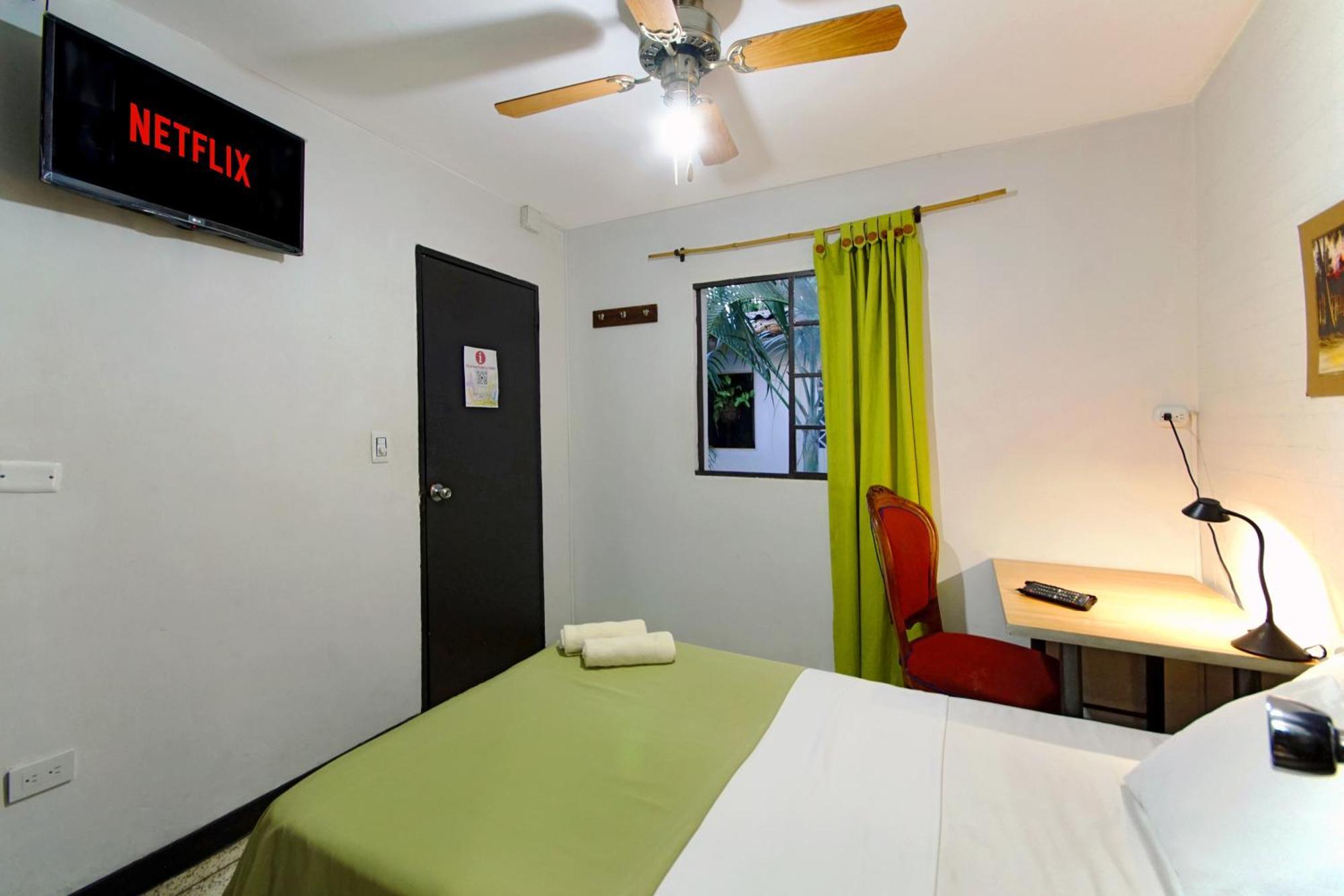 Ding-Dong Hostel Cali Buitenkant foto