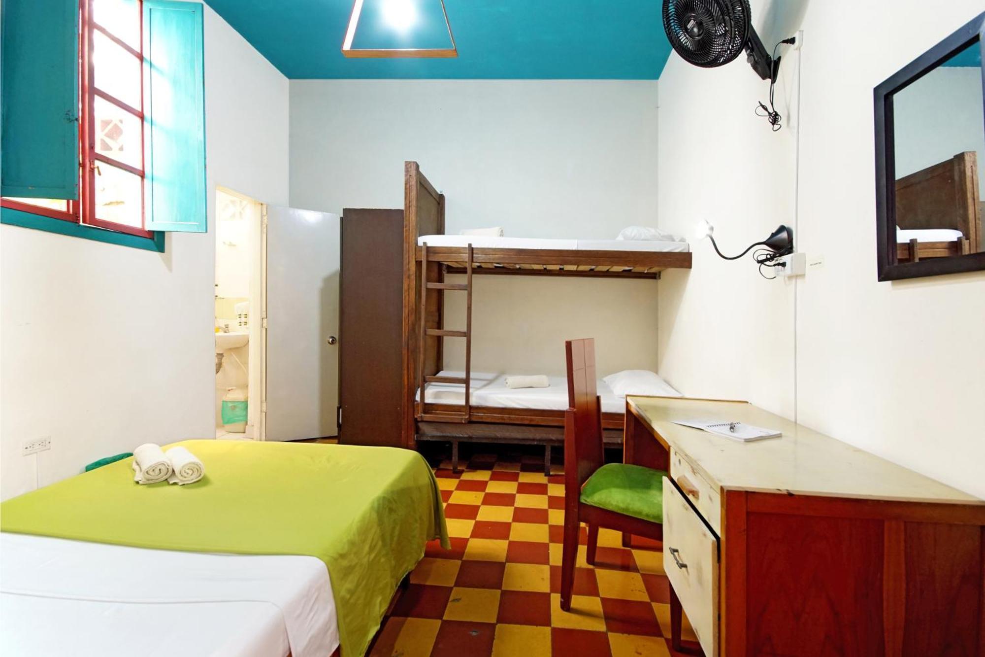 Ding-Dong Hostel Cali Buitenkant foto